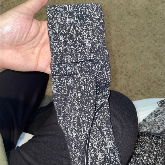 Lululemon extra mile long sleeve - Picture 8 of 10